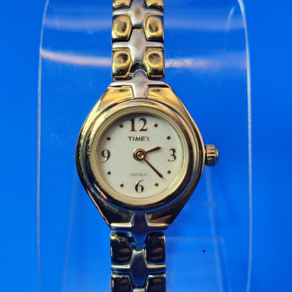 Vintage 2007 Timex 27mm Two Tone Women'sโ Quartz Cocktail Watch
